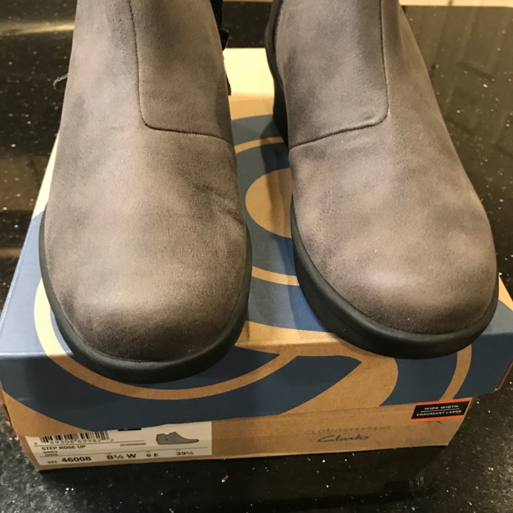 CLOUDSTEPPERS by Clarks, Step Up Rosie Bootie, 8.5 W Grey